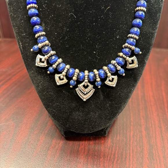Avon Blue Cat’s eye and Silvertone  beaded Necklace with Statement Design NIB - Picture 7 of 7